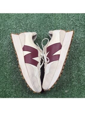 New Balance 327 Women’s Running Shoes Size 8 White Burgundy Sneakers